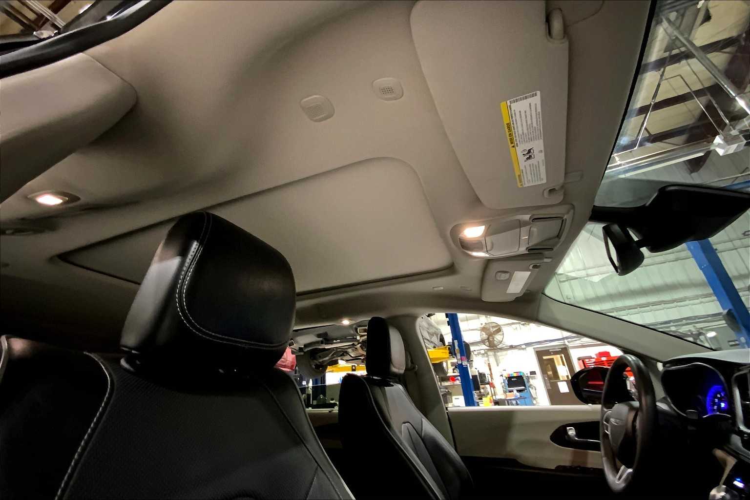 2023 Chrysler Pacifica Limited photo 12