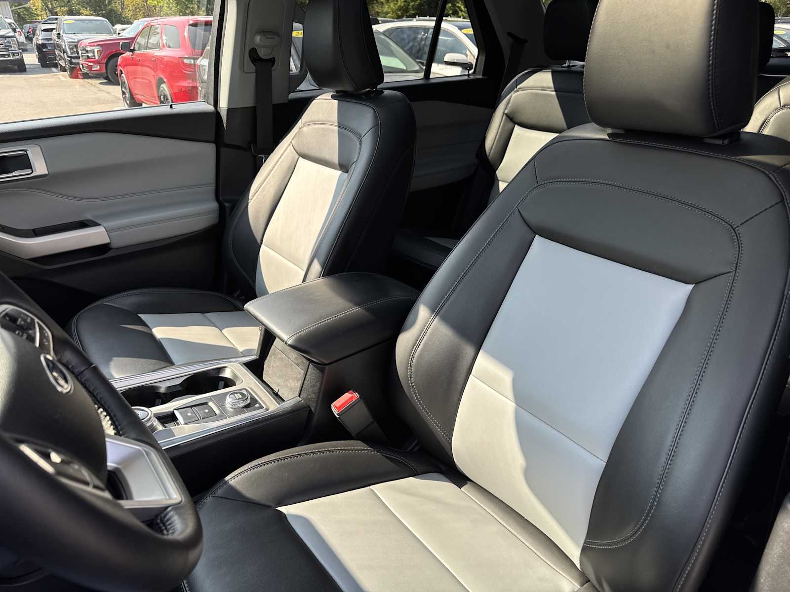 2022 Ford Explorer XLT photo 17