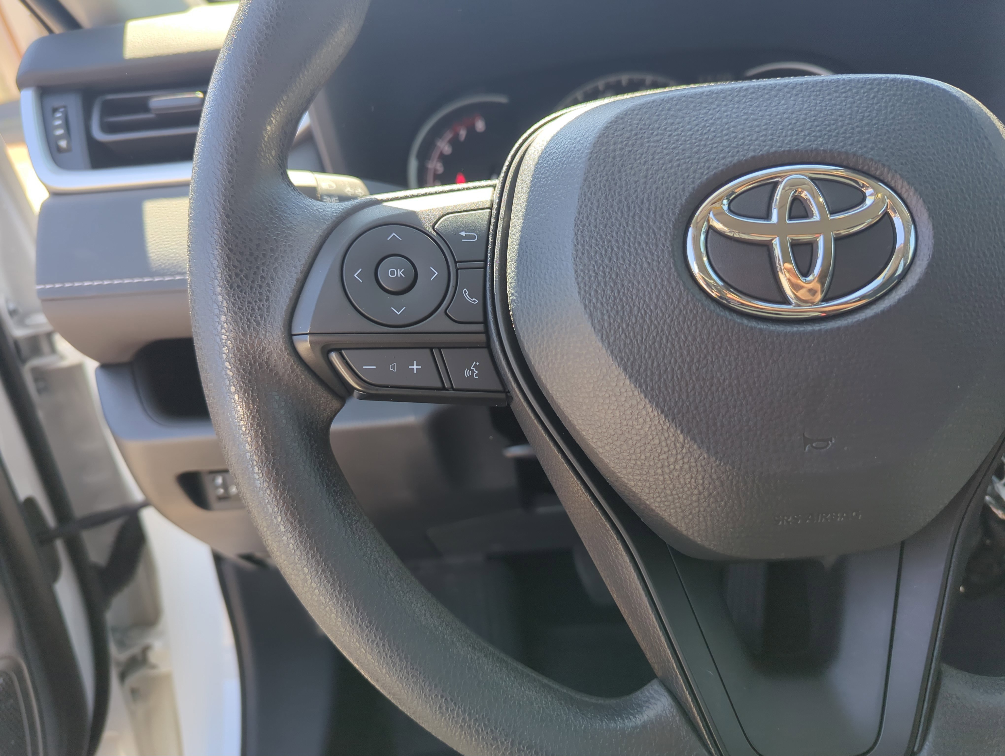 2024 Toyota RAV4 LE photo 18