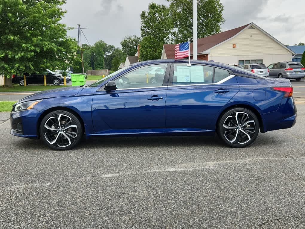 2023 Nissan Altima 2.5 SR photo 5