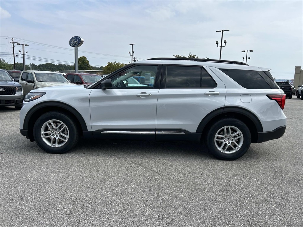 2025 Ford Explorer photo 7