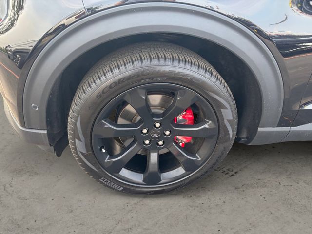 2022 Ford Explorer ST photo 13