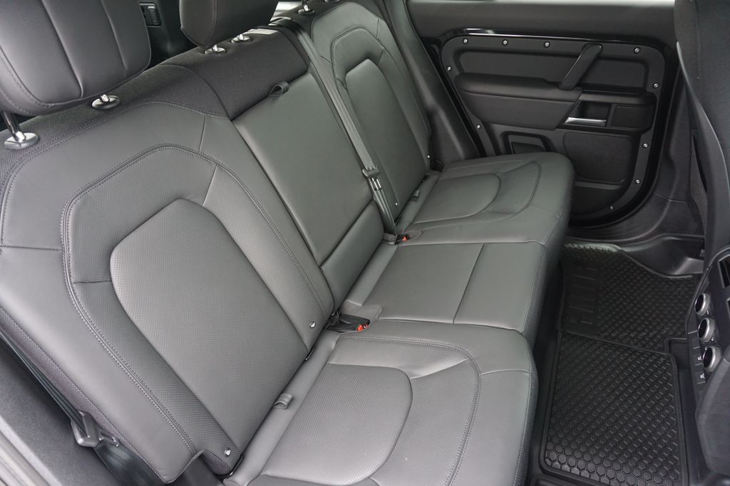 2025 Land Rover Defender 110 V8 photo 27