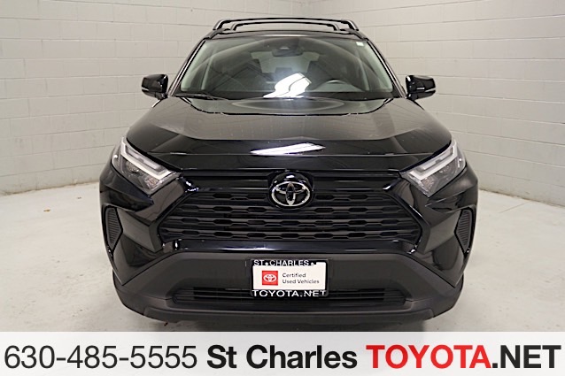 2022 Toyota RAV4 XLE photo 2