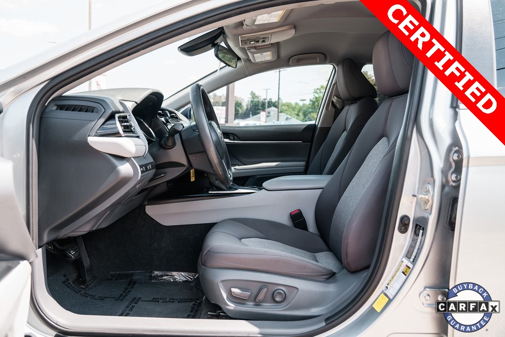 2019 Toyota Camry SE XLE photo 19