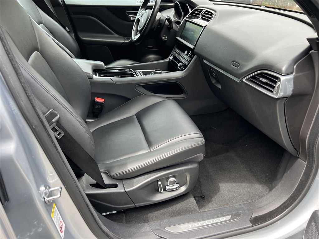 2020 Jaguar F-PACE Premium photo 11
