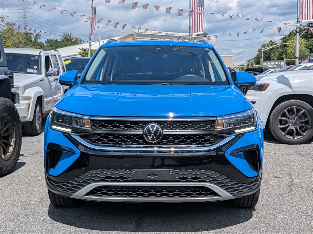 2023 Volkswagen Taos SE photo 2