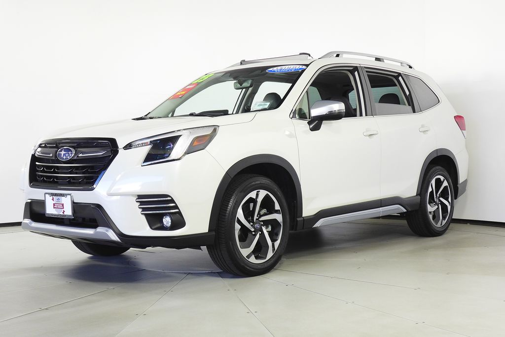 2023 Subaru Forester Touring photo 2
