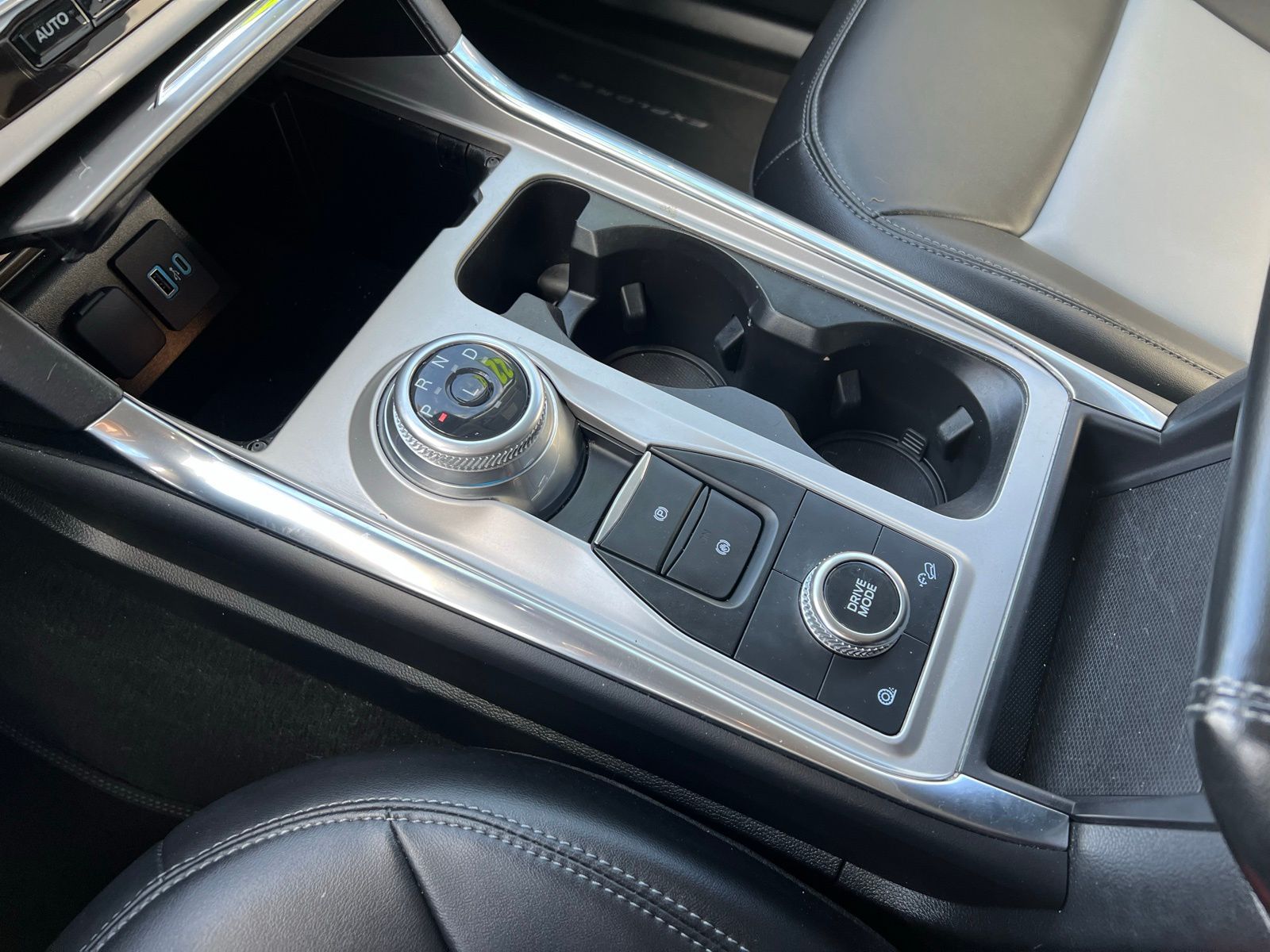 2022 Ford Explorer XLT photo 11