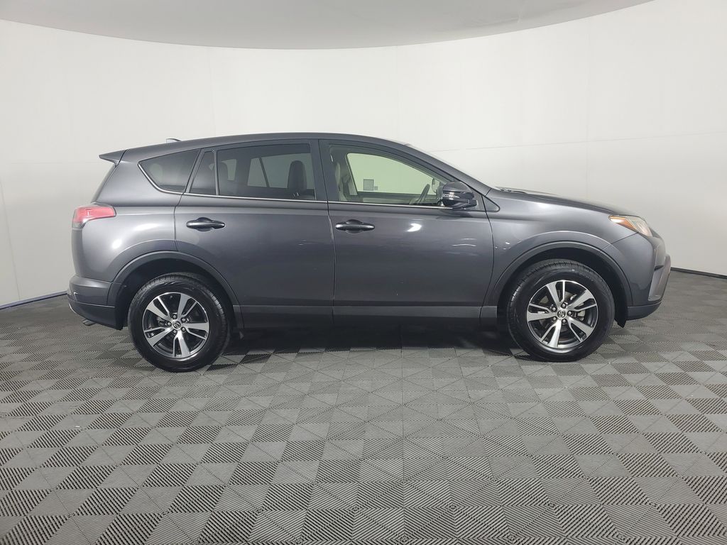 2018 Toyota RAV4 XLE photo 2