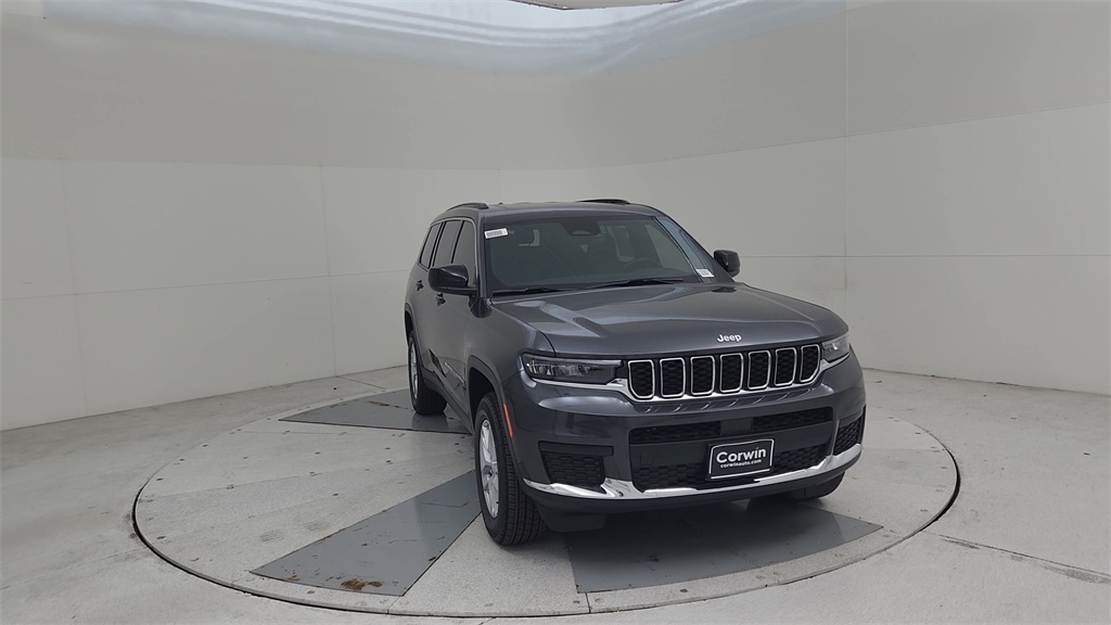 2025 Jeep Grand Cherokee Laredo X photo 4