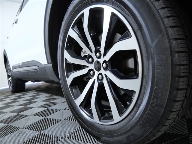 2022 Ford Explorer ST-Line photo 2