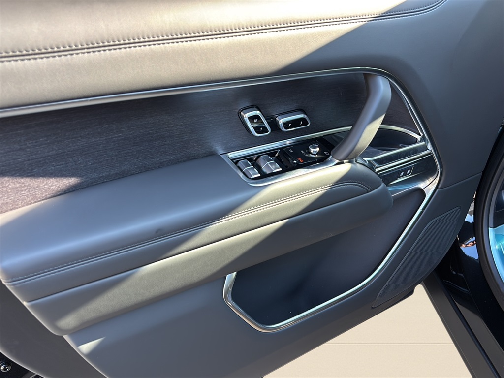 2025 Land Rover Range Rover SE photo 26