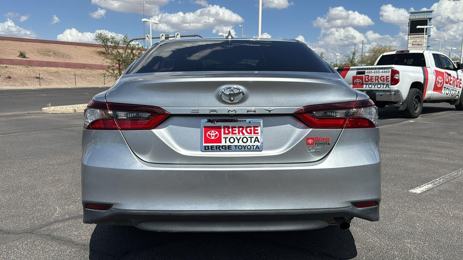 2023 Toyota Camry LE photo 3