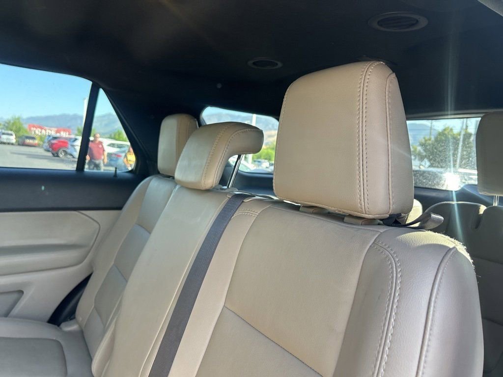 2015 Ford Explorer XLT photo 17