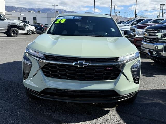 2024 Chevrolet Trax RS photo 2