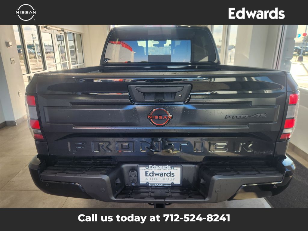 2026 Nissan Frontier PRO-4X Crew Cab photo 4