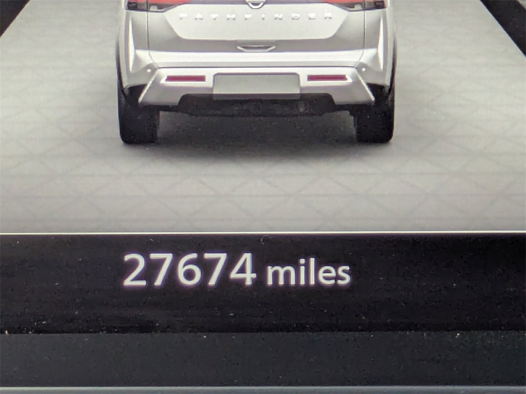 2023 Nissan Pathfinder Platinum photo 27