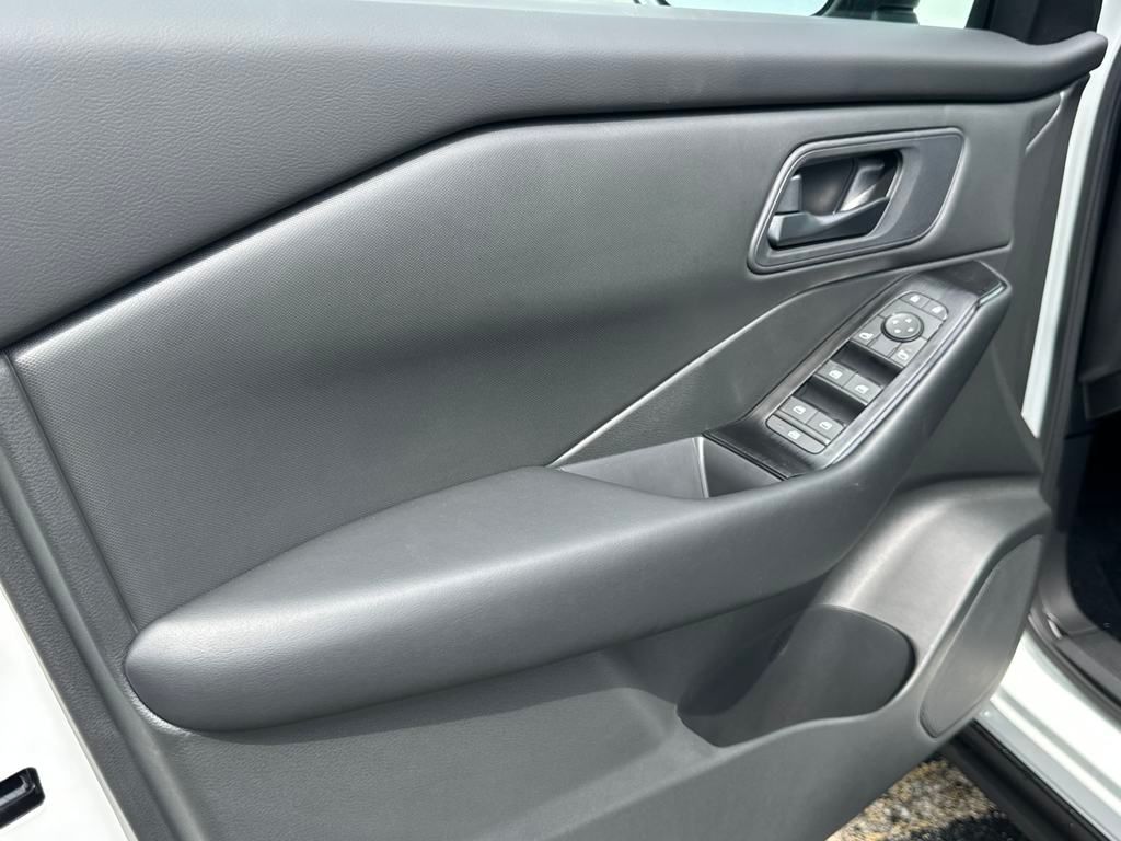 2026 Nissan Rogue S photo 10