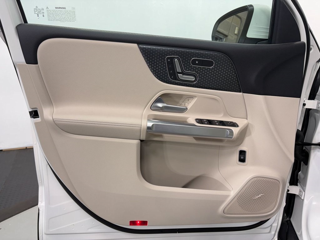 2024 Mercedes Benz EQB 350 4MATIC photo 4