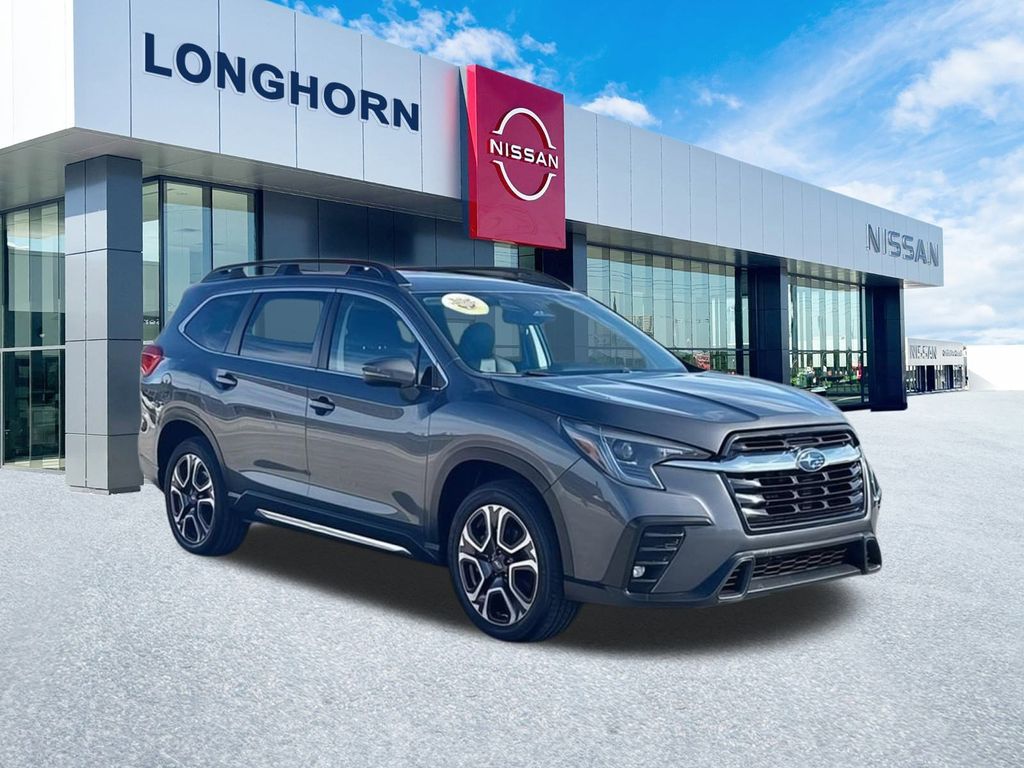 2023 Subaru Ascent Limited's photo