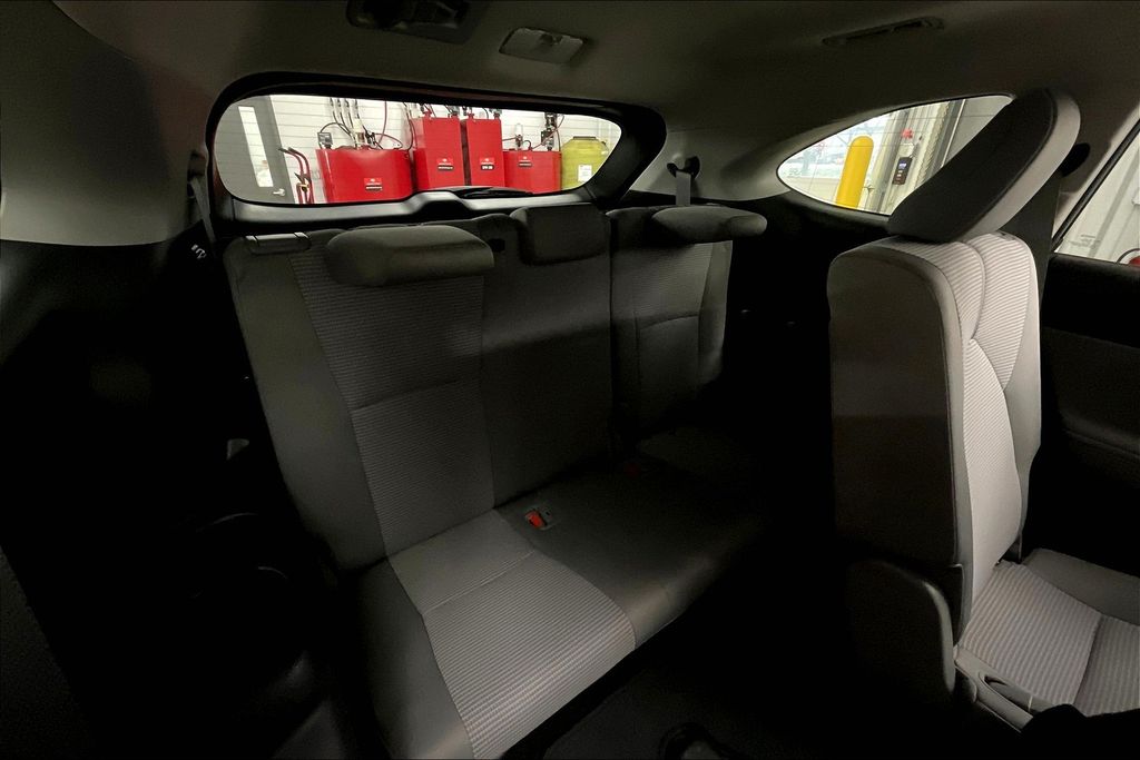 2021 Toyota Highlander Hybrid LE photo 26
