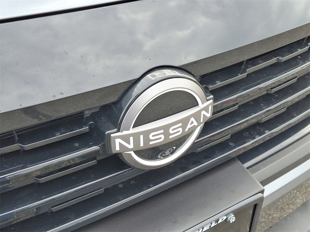 2025 Nissan Kicks SR photo 3