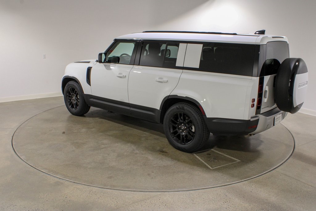 2025 Land Rover Defender 130 S photo 3