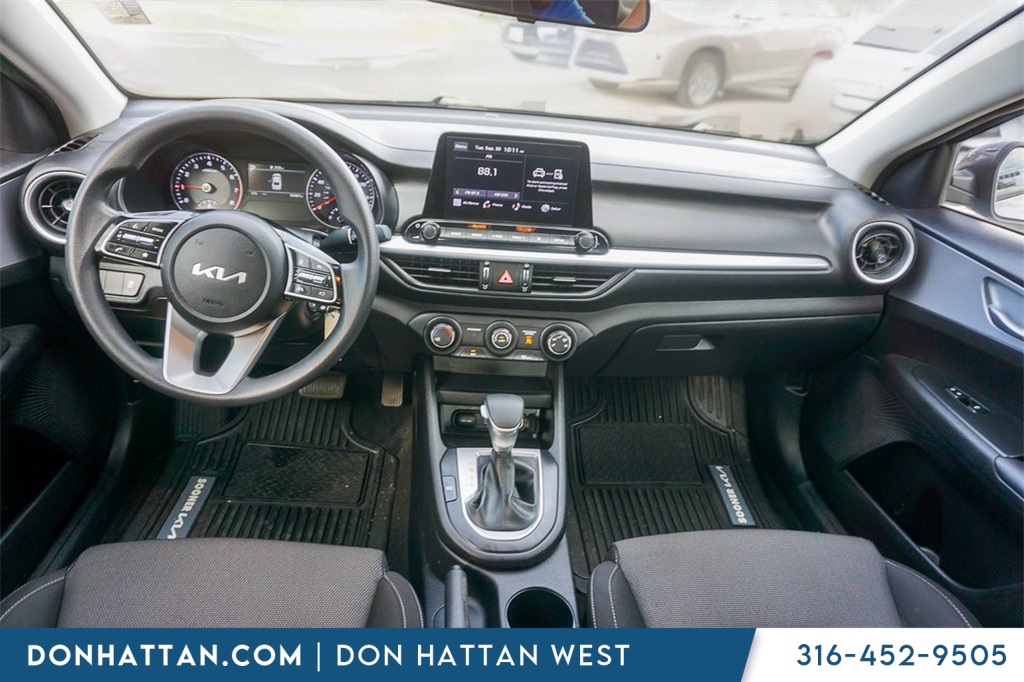 2023 Kia Forte LXS photo 4