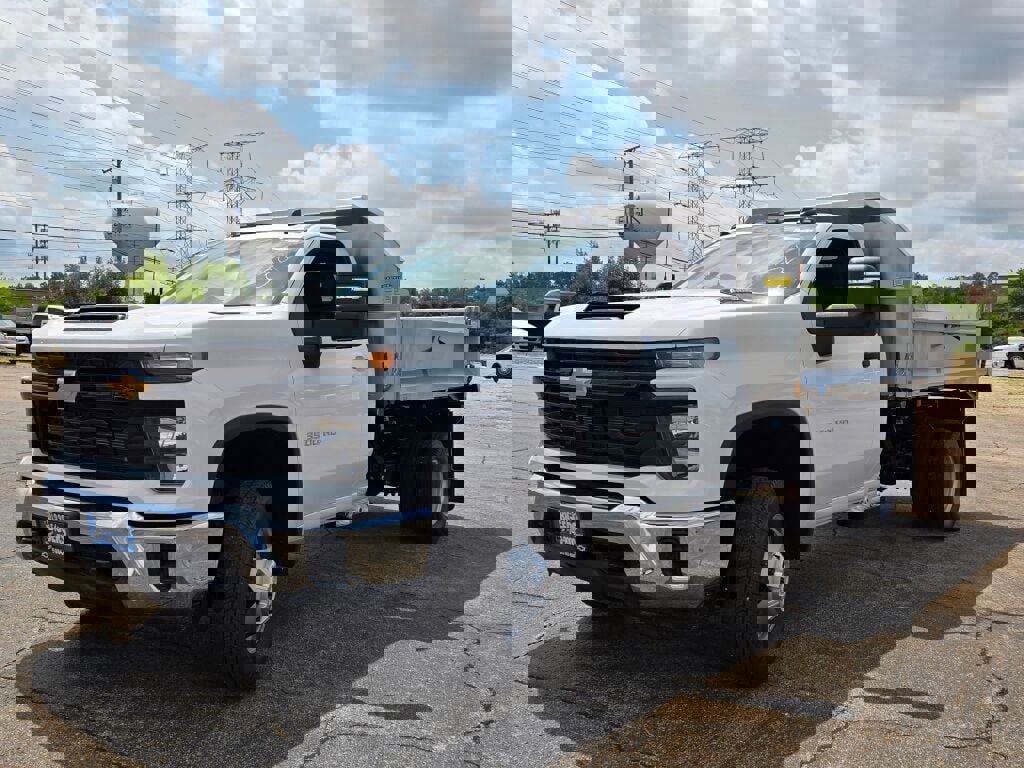 2025 Chevrolet Silverado 3500HD Work Truck photo 3