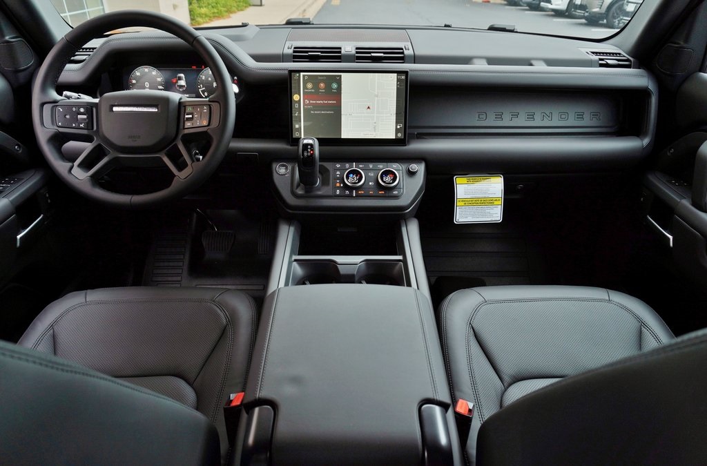 2025 Land Rover Defender 110 X-Dynamic SE photo 9