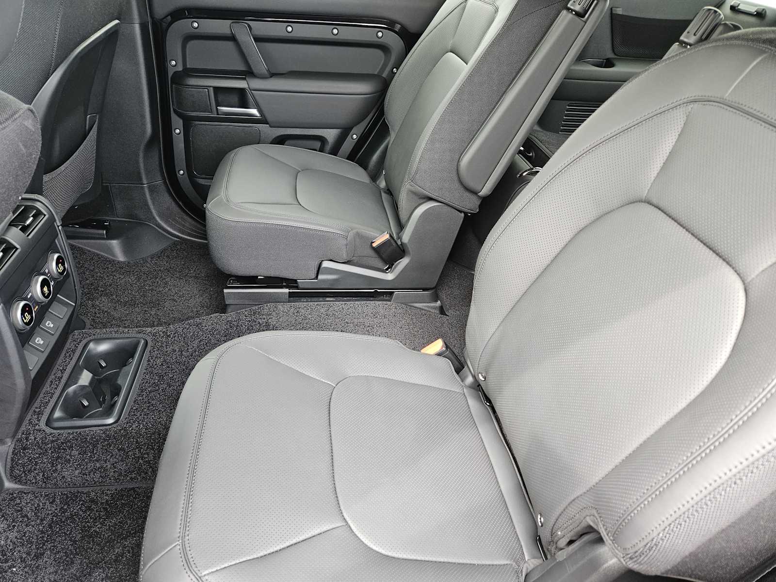 2025 Land Rover Defender 130 V8 photo 23