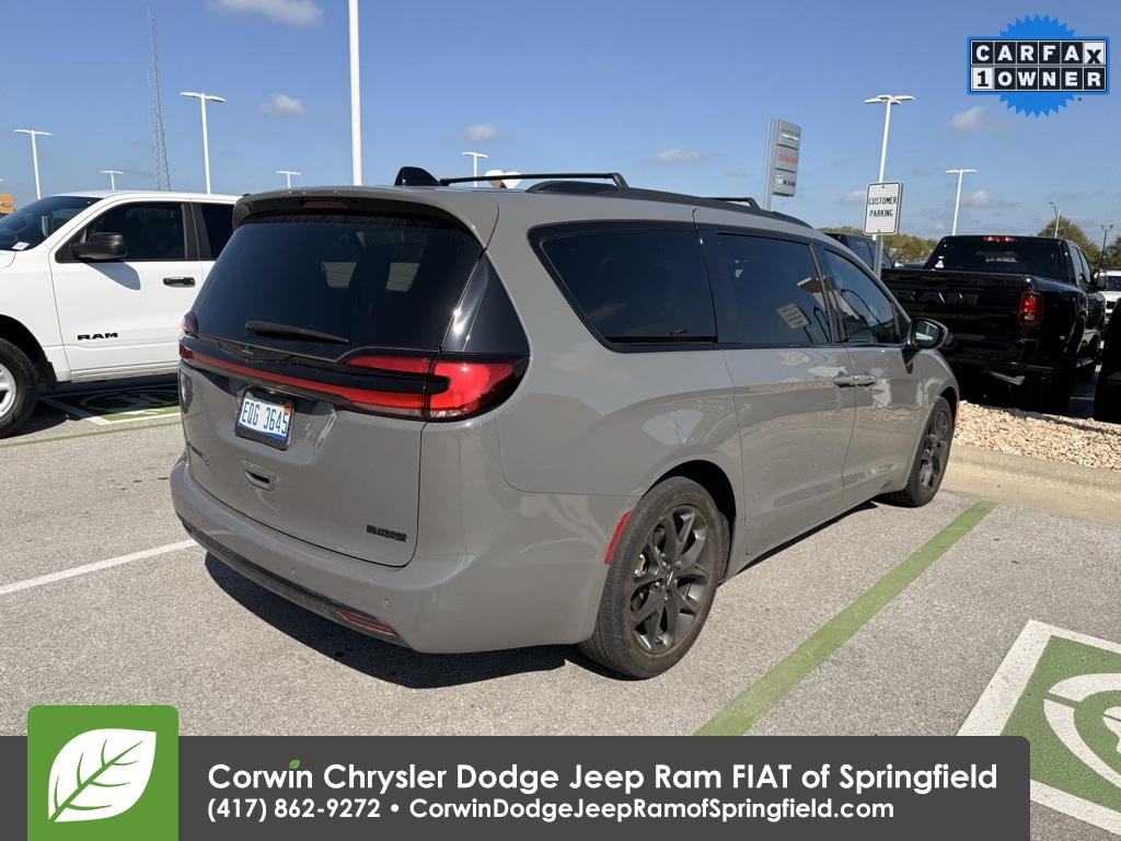 2023 Chrysler Pacifica Touring L photo 7