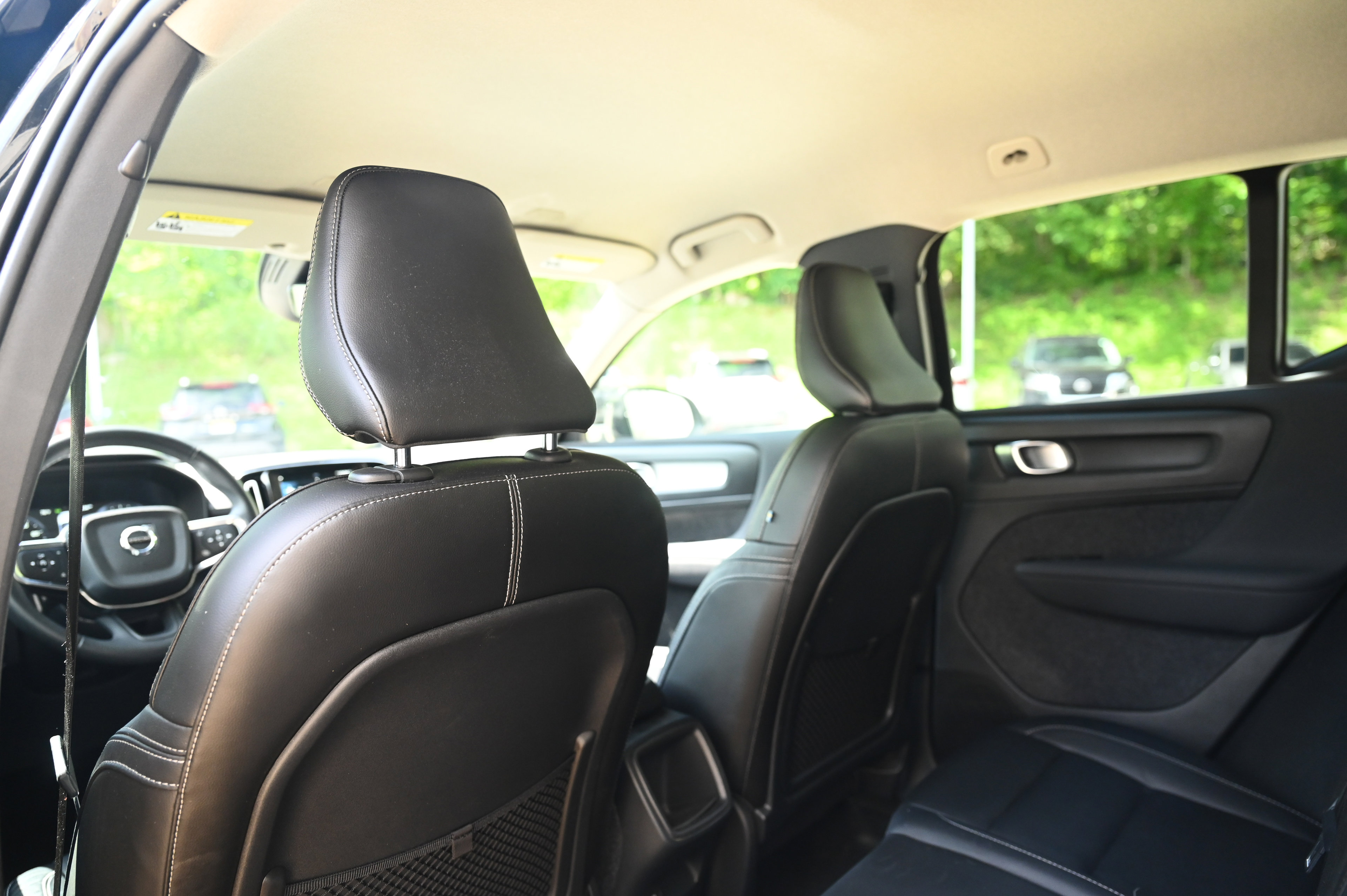 2022 Volvo XC40 Momentum photo 21