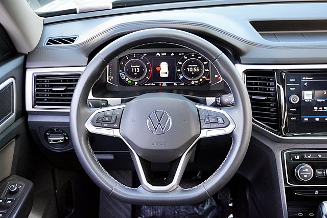 Used 2022 Silver Volkswagen 3.6L V6 SE w/Technology image 19