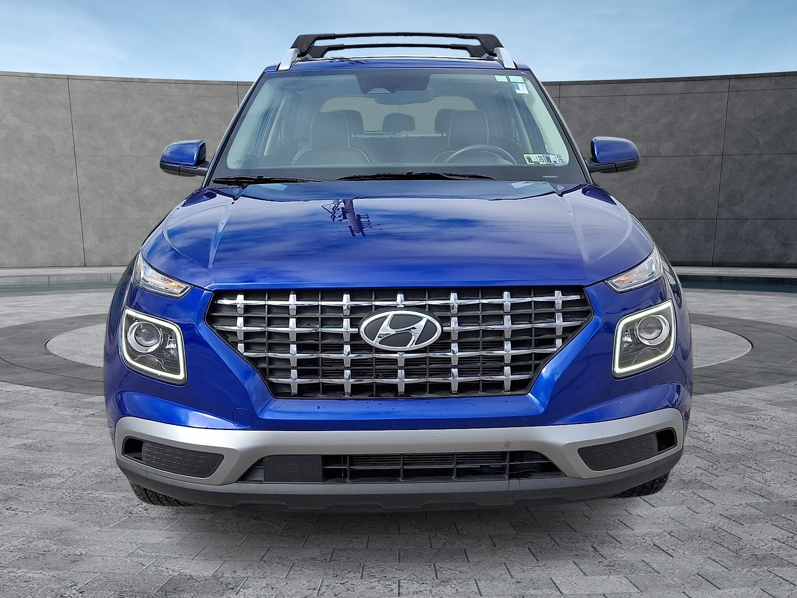 2024 Hyundai Venue Limited photo 2