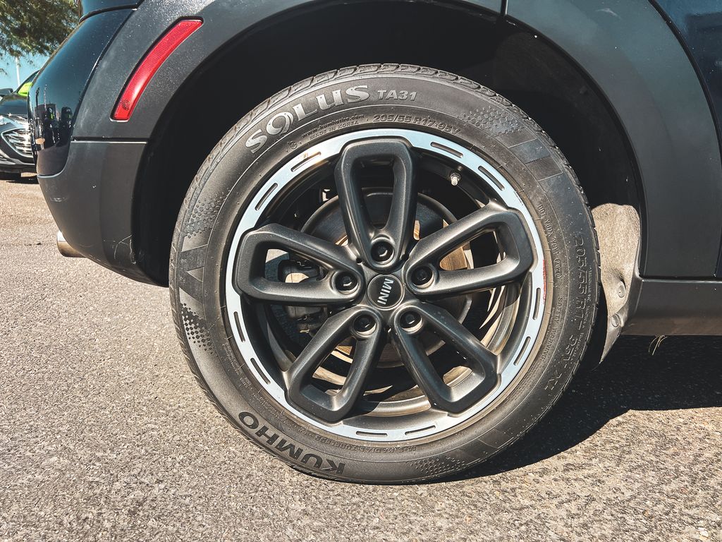 2016 Mini Countryman photo 9