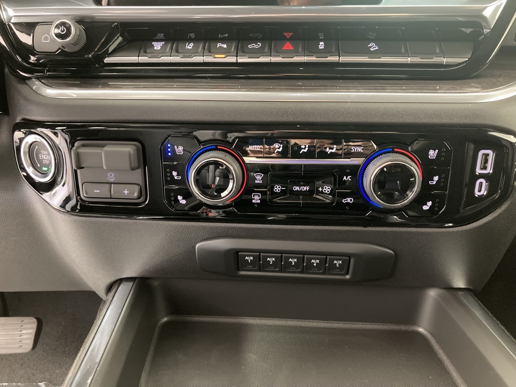 2025 Chevrolet Silverado 2500HD LTZ photo 7