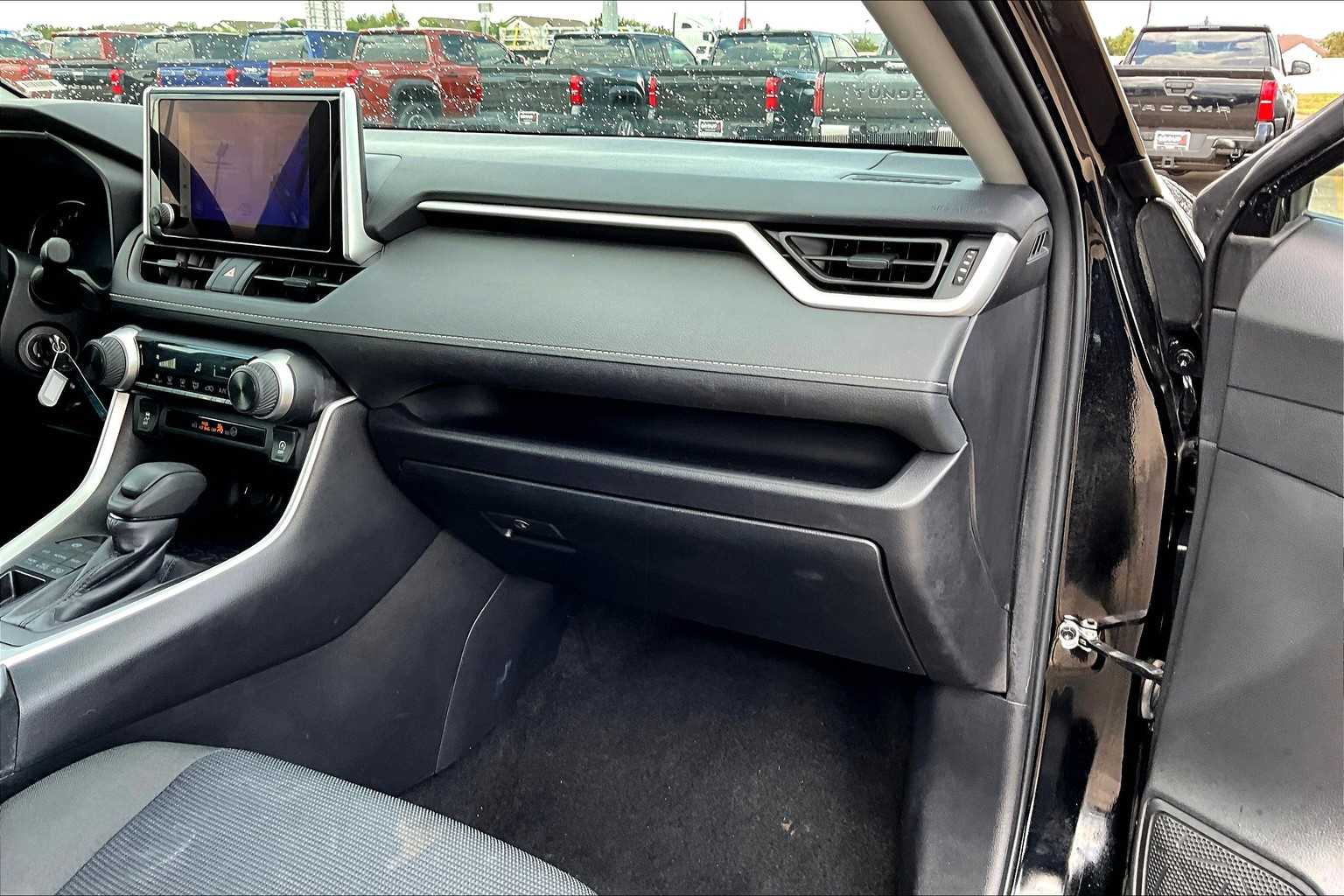 2024 Toyota RAV4 LE photo 17