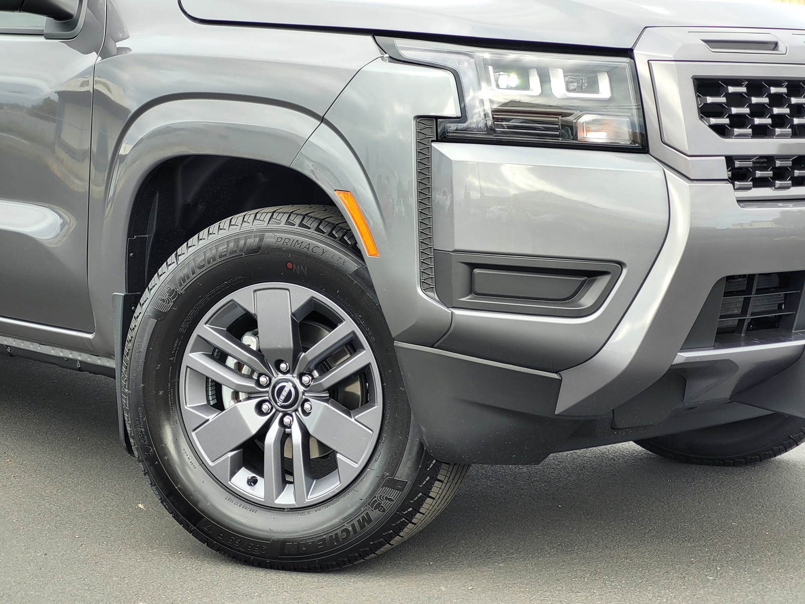 2026 Nissan Frontier SV photo 3