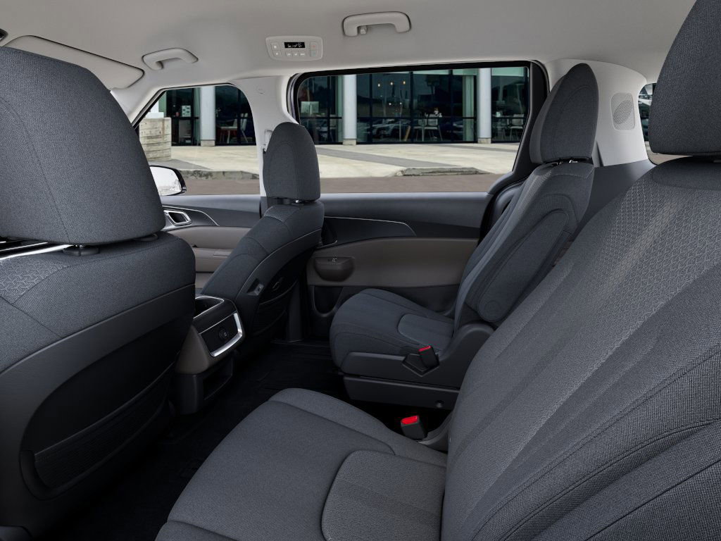 2026 Kia Carnival LX photo 17