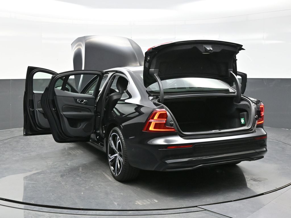 2024 Volvo S60 B5 Plus photo 34
