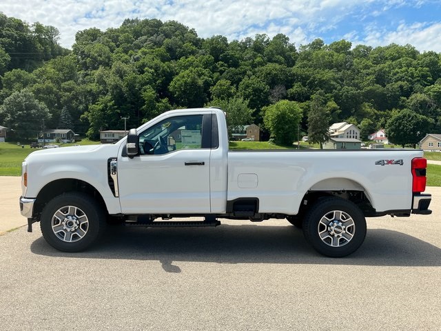 2025 Ford F-350 XLT photo 4