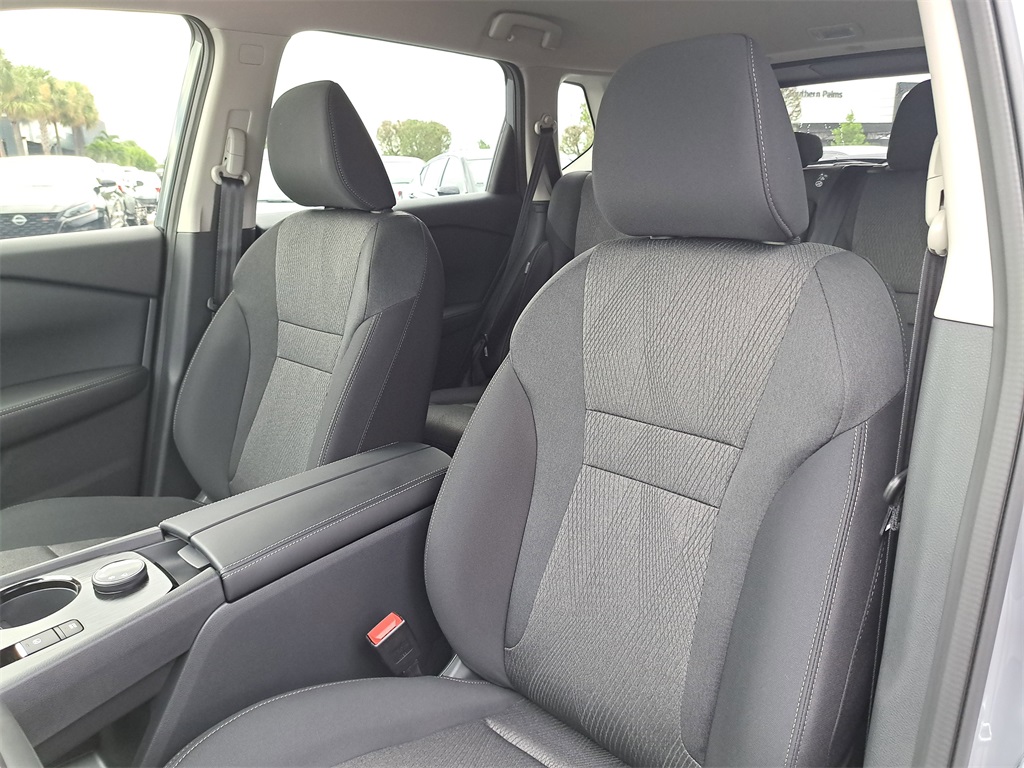 2026 Nissan Rogue SV photo 20