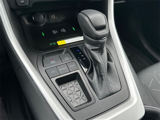 2024 Toyota RAV4 XLE photo 21