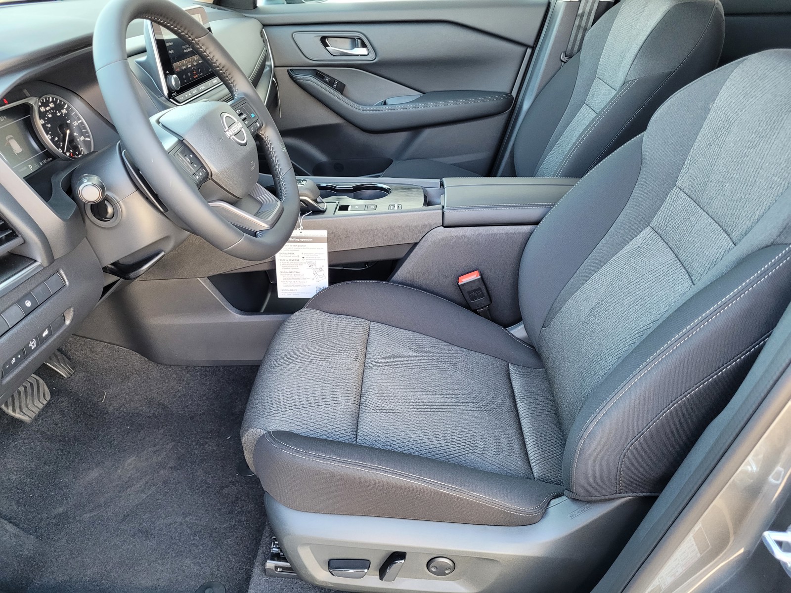 2026 Nissan Rogue SV photo 8