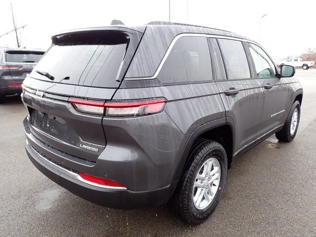 2025 Jeep Grand Cherokee Laredo photo 5