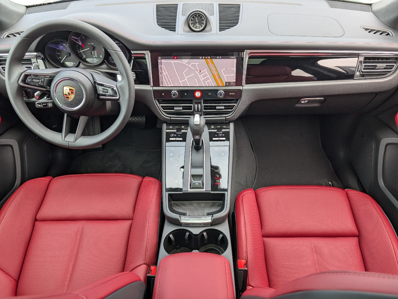 2025 Porsche Macan T photo 6