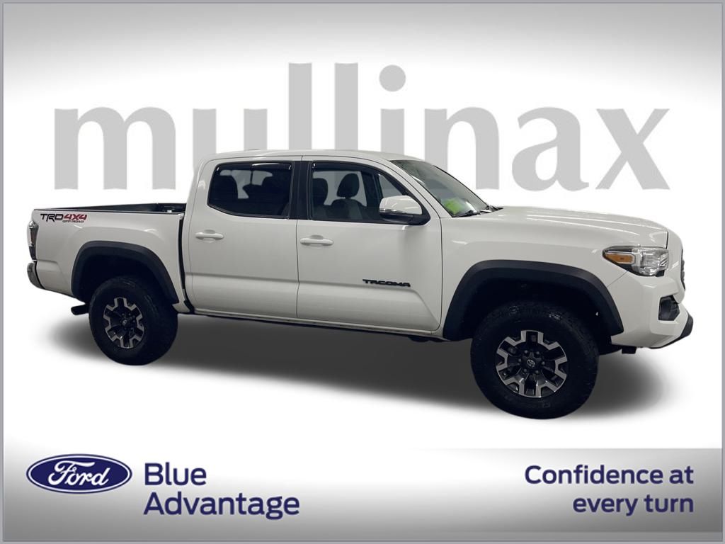 2020 Toyota Tacoma TRD Off-Road photo 2