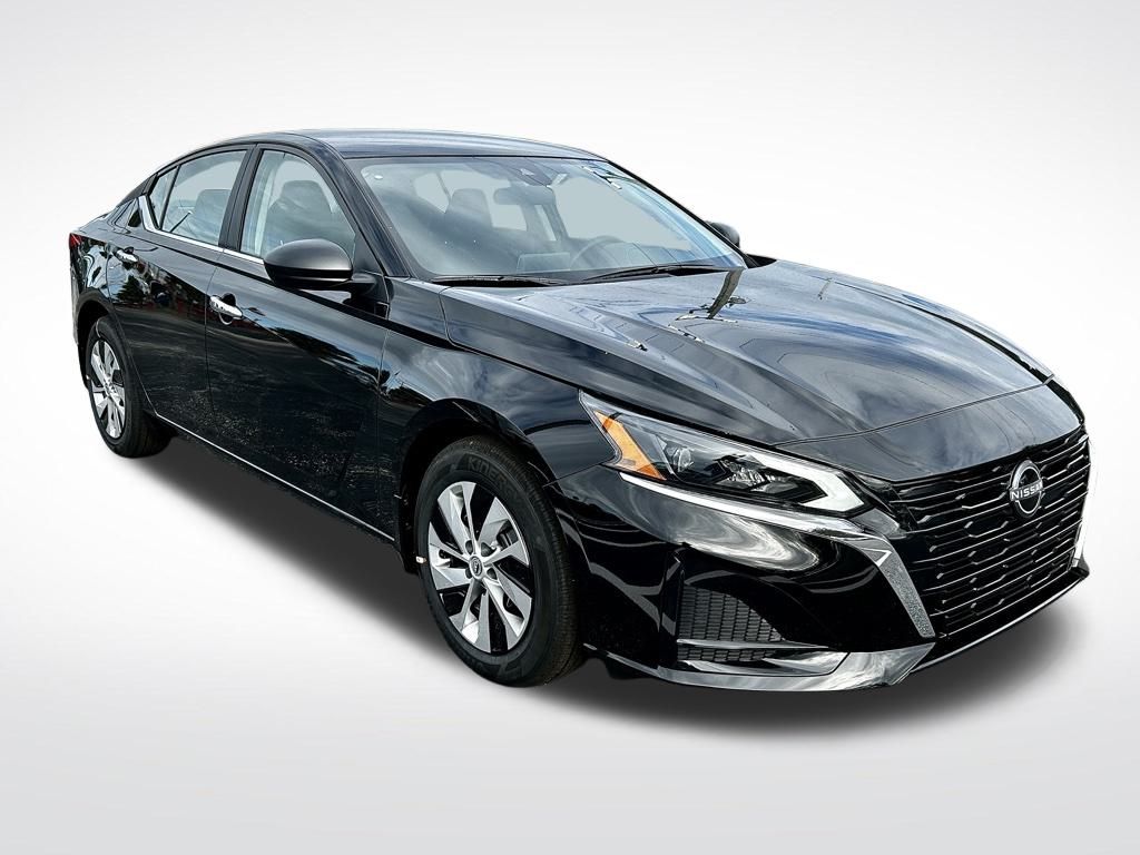 2025 Nissan Altima S photo 2
